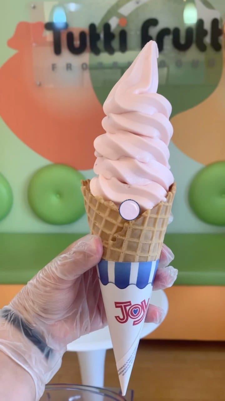 Post 8 by Tutti Frutti Frozen Yogurt on Instagram (video)