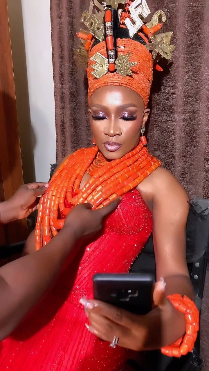 Post 8 by Makeup Artist In Lagos on Instagram (video)