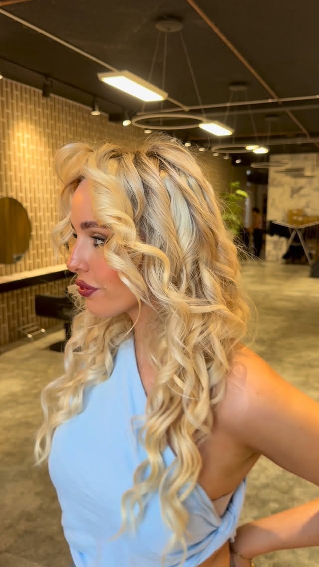 Post 2 by CHLOE SIMONS on Instagram (video)