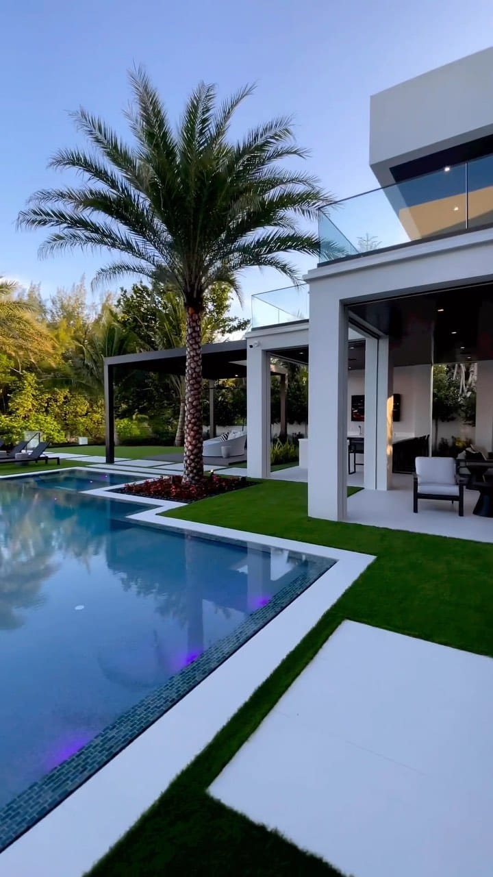 Post 10 by RANIA IKON | MIAMI | PALM BEACH | ATHENS, GREECE on Instagram (video)