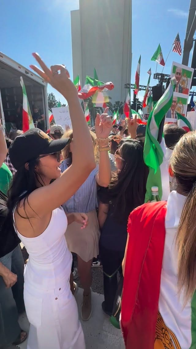 Post 4 by Farahnaz Kafaipour on Instagram (video)