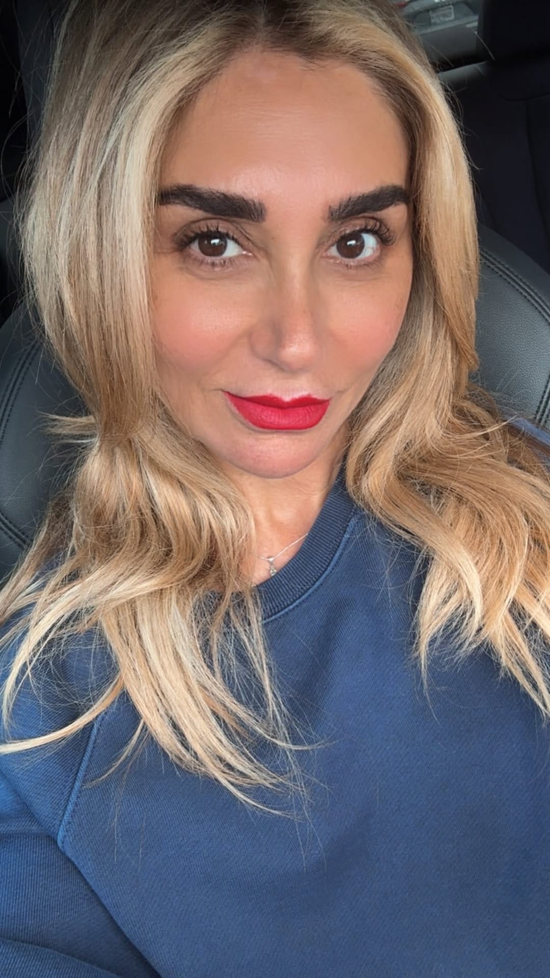 Post 1 by Farahnaz Kafaipour on Instagram (video)