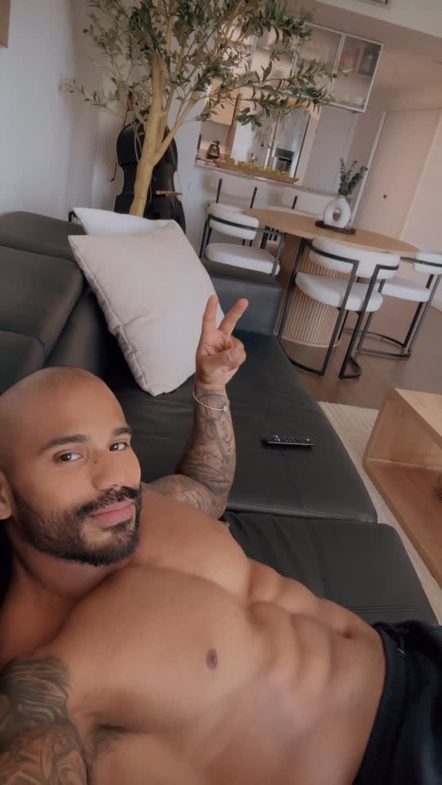 Post 8 by Carlos Herrera on Instagram (video)
