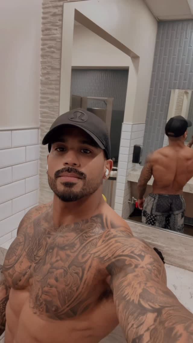 Post 3 by Carlos Herrera on Instagram (video)