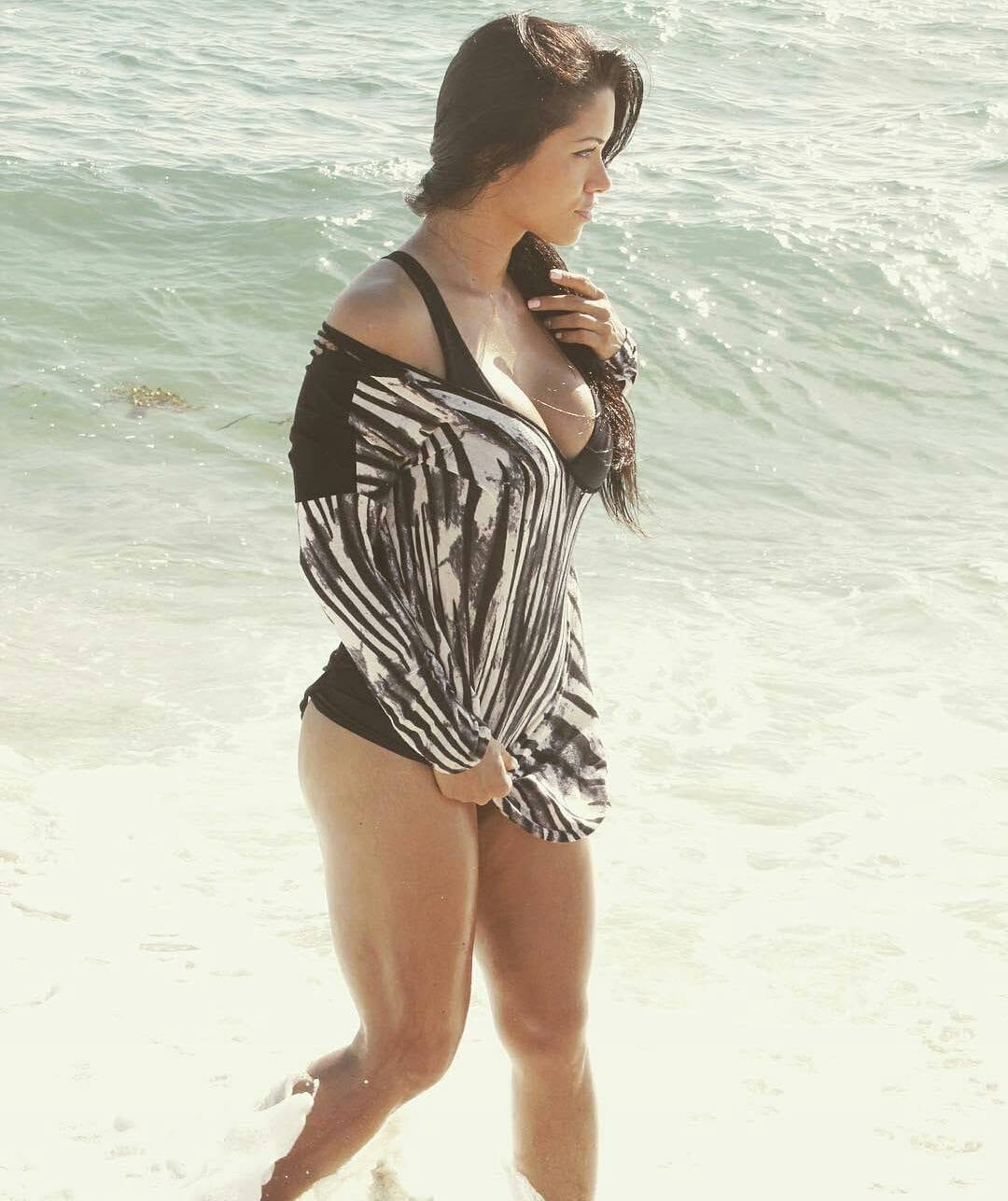 Post 4 by @rhealfitmodels on Instagram (image)