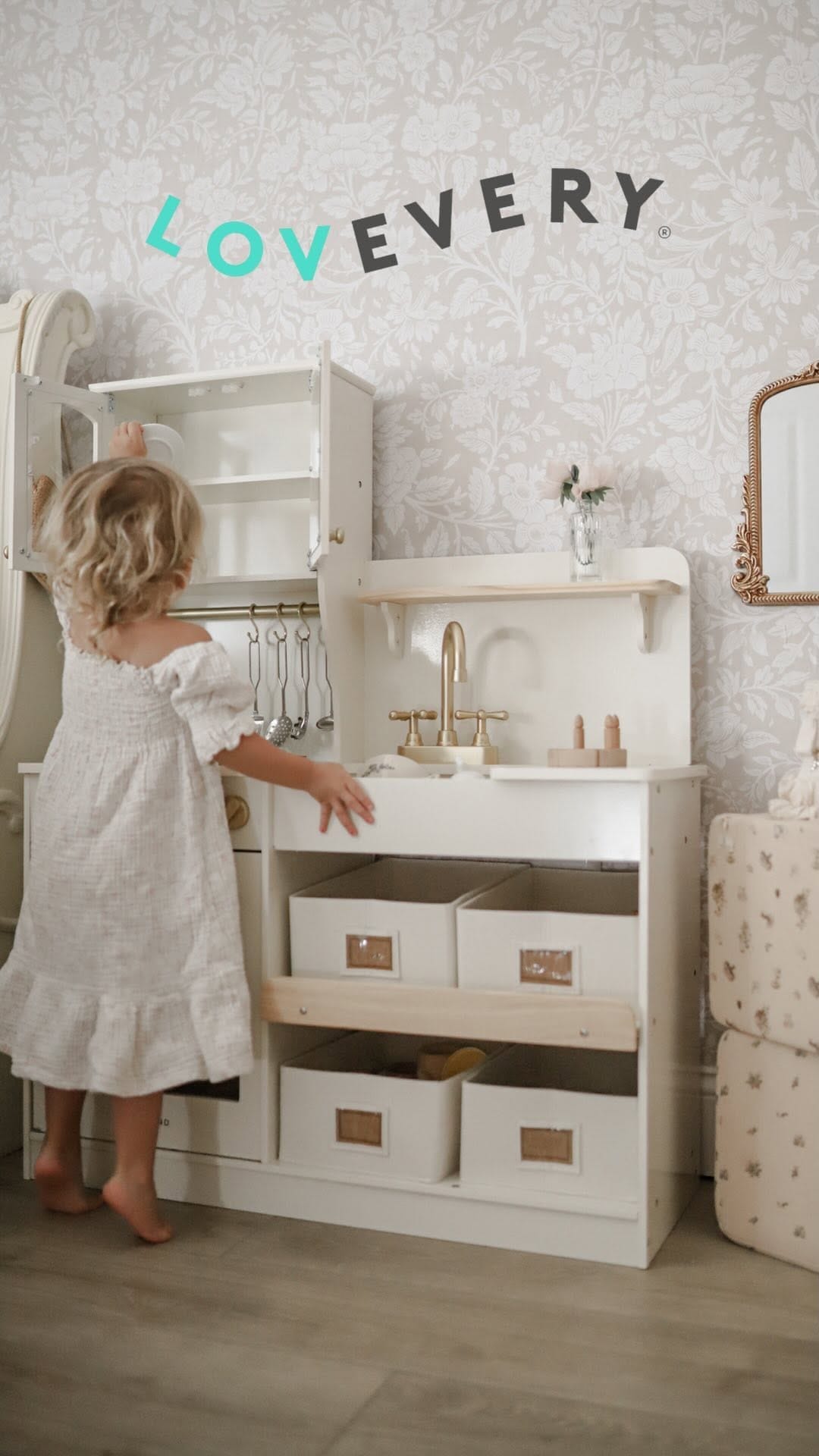 Post 10 by Andrea | Neutral Style | Motherhood on Instagram (video)