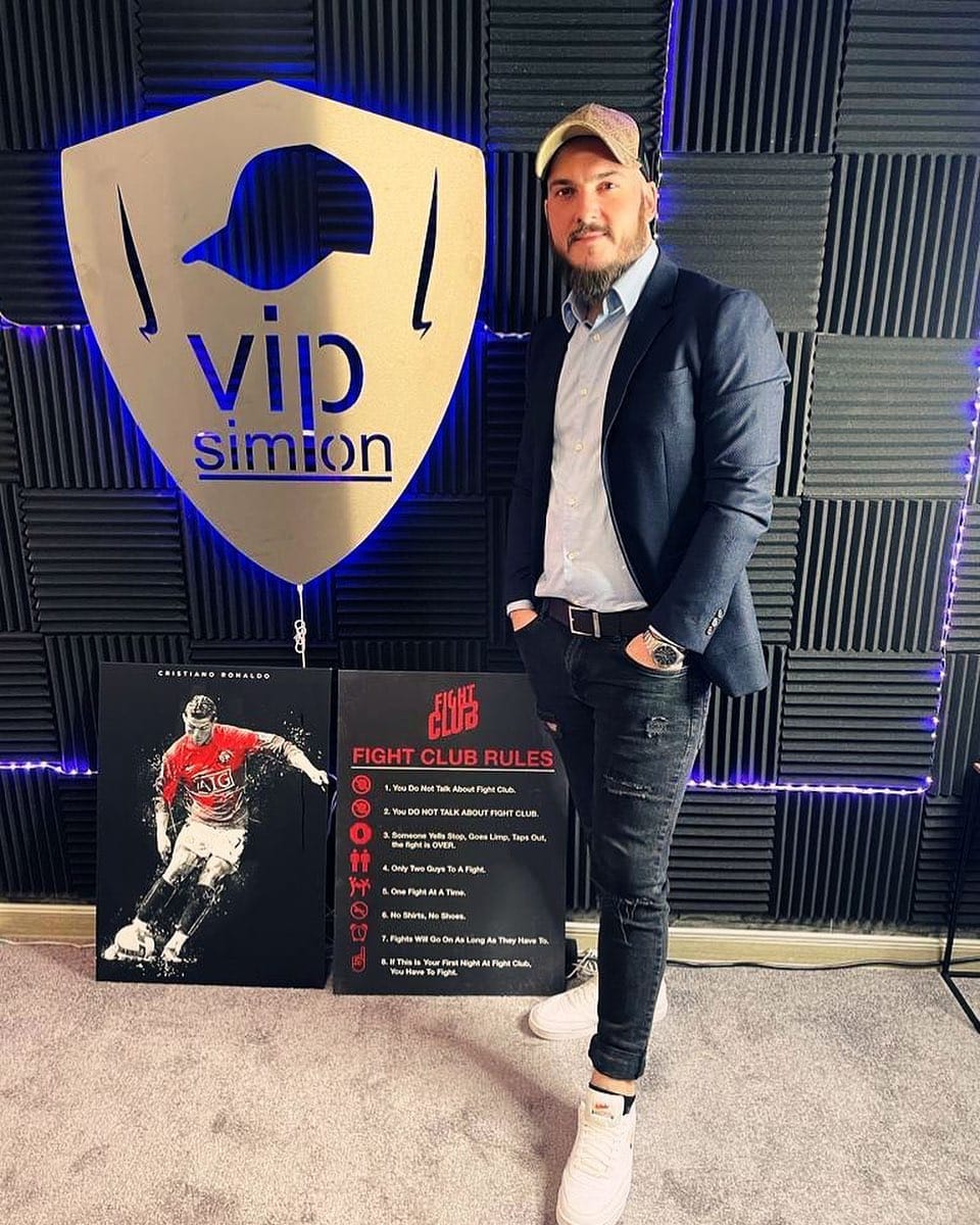 Post 5 by Simon on Instagram (image)