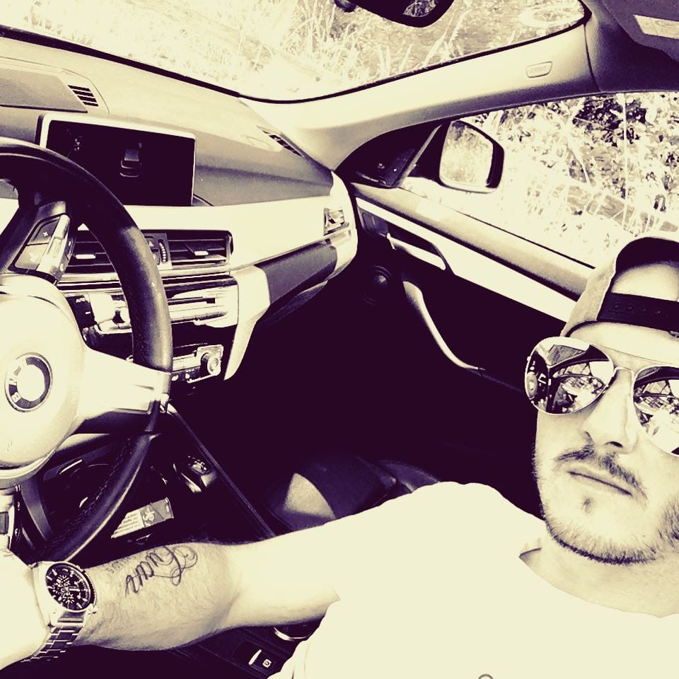 Post 10 by Simon on Instagram (image)
