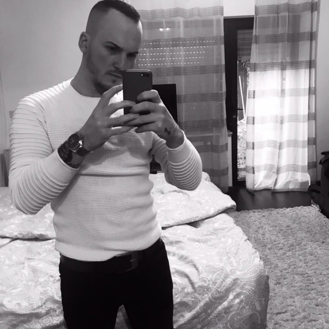 Post 6 by Simon on Instagram (image)