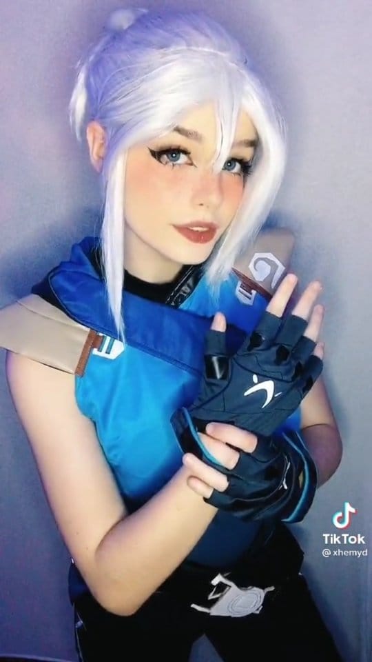 Post 2 by Gamer Girls Pwr on Instagram (video)