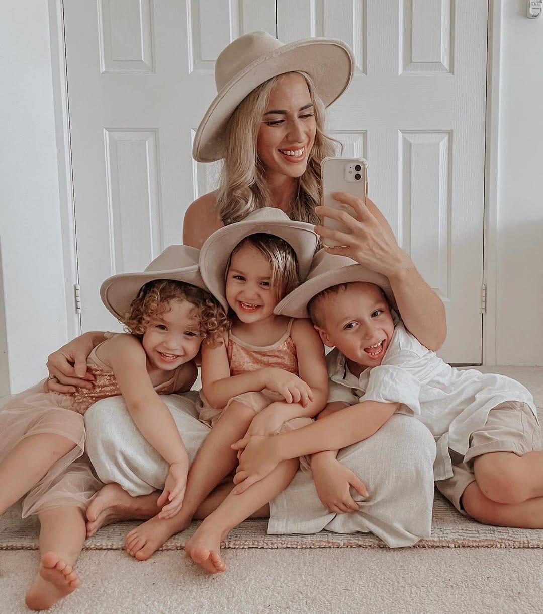 Post 8 by Emma Larkin on Instagram (image)
