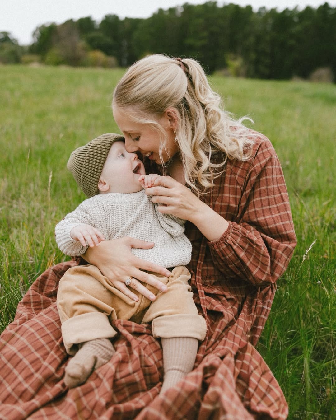 Post 3 by Annie Catford - Adelaide family photographer on Instagram (carousel)