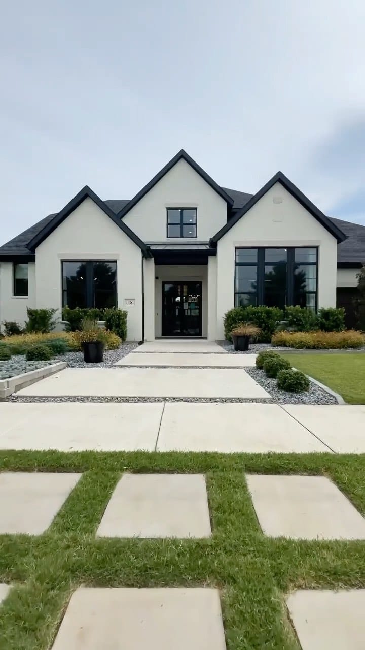 Post 10 by Diamond Real Estate Group on Instagram (video)