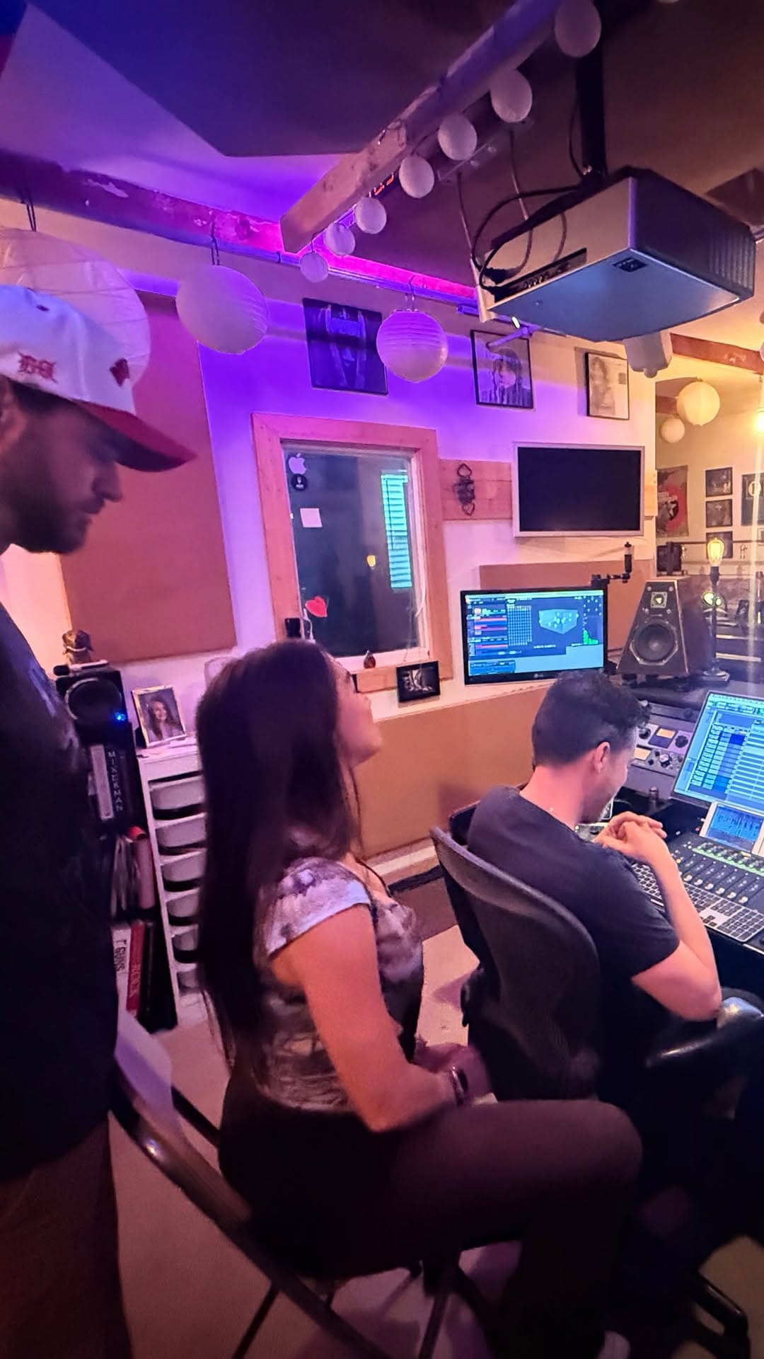 Post 1 by V I C T O R I A  R E N E E  H A N D on Instagram (video)