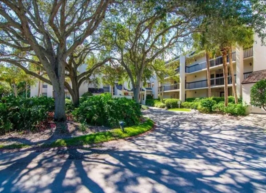Post 4 by The King’s Estates Properties on Instagram (carousel)