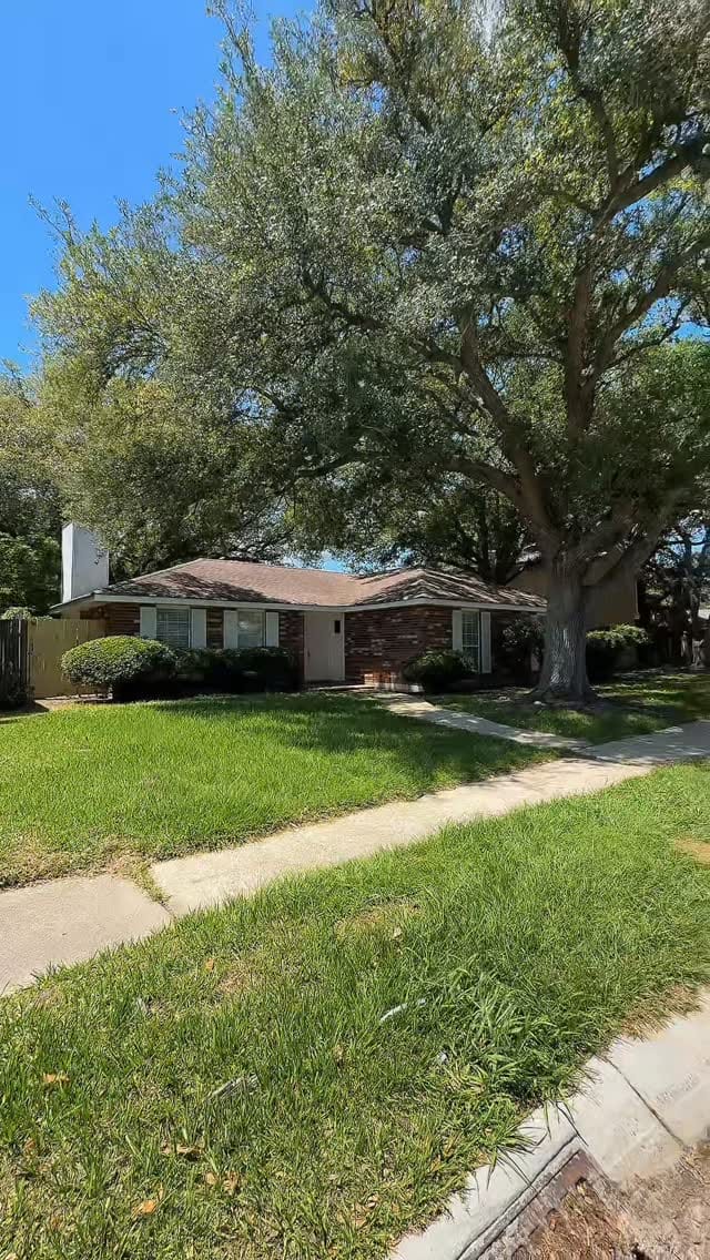 Post 8 by 𝓢𝓾𝓷𝓷𝔂 𝓥𝓮𝓪𝓵 | New Orleans Realtor ®️ on Instagram (video)