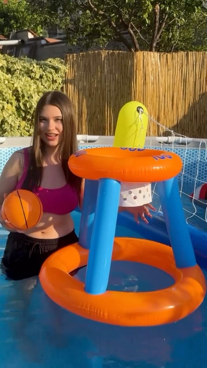 Post 4 by Maša🌟 on Instagram (video)