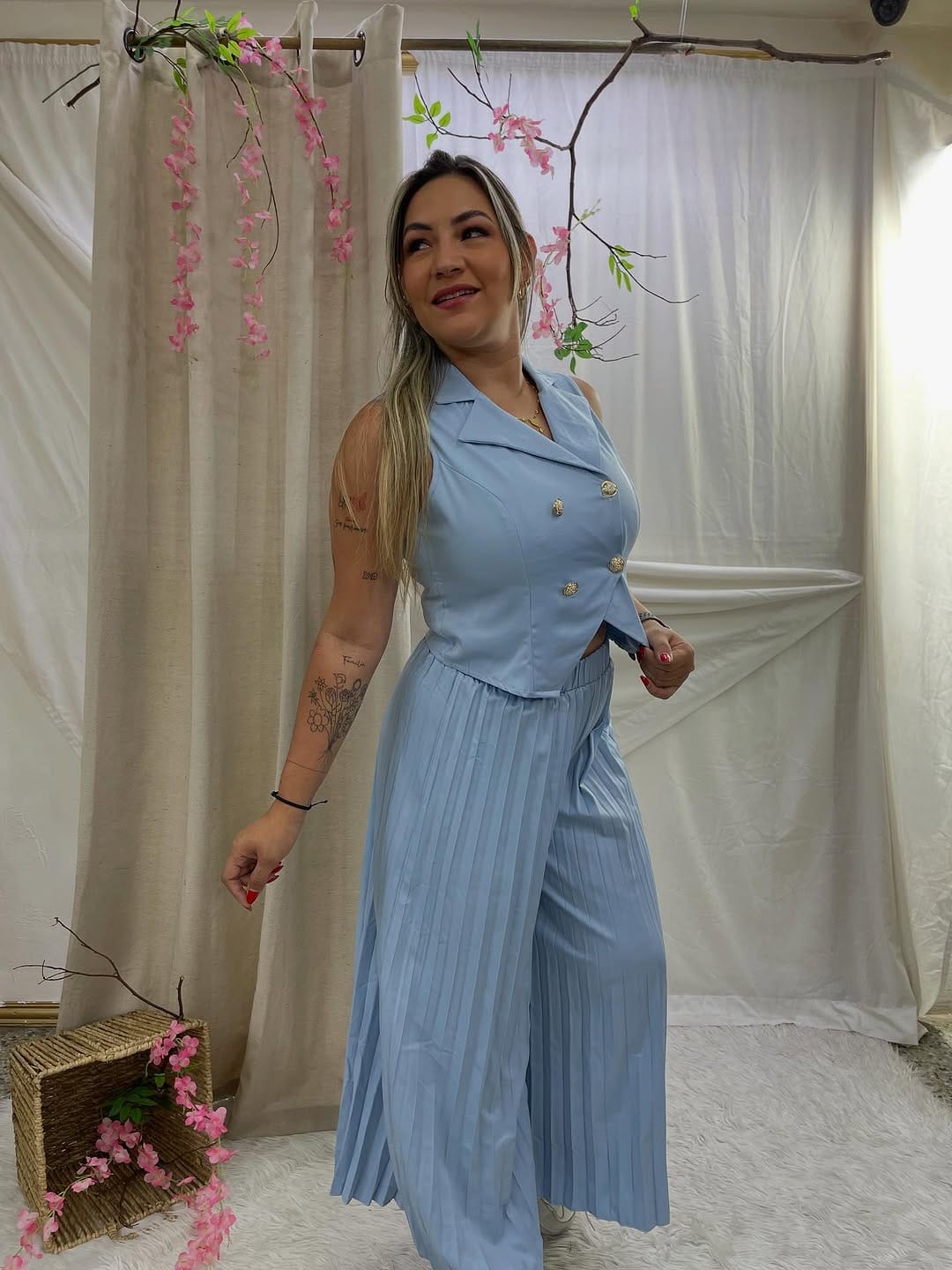 Post 3 by DOUGLIS BOUTIQUE | ROPA Y ACCESORIOS on Instagram (carousel)