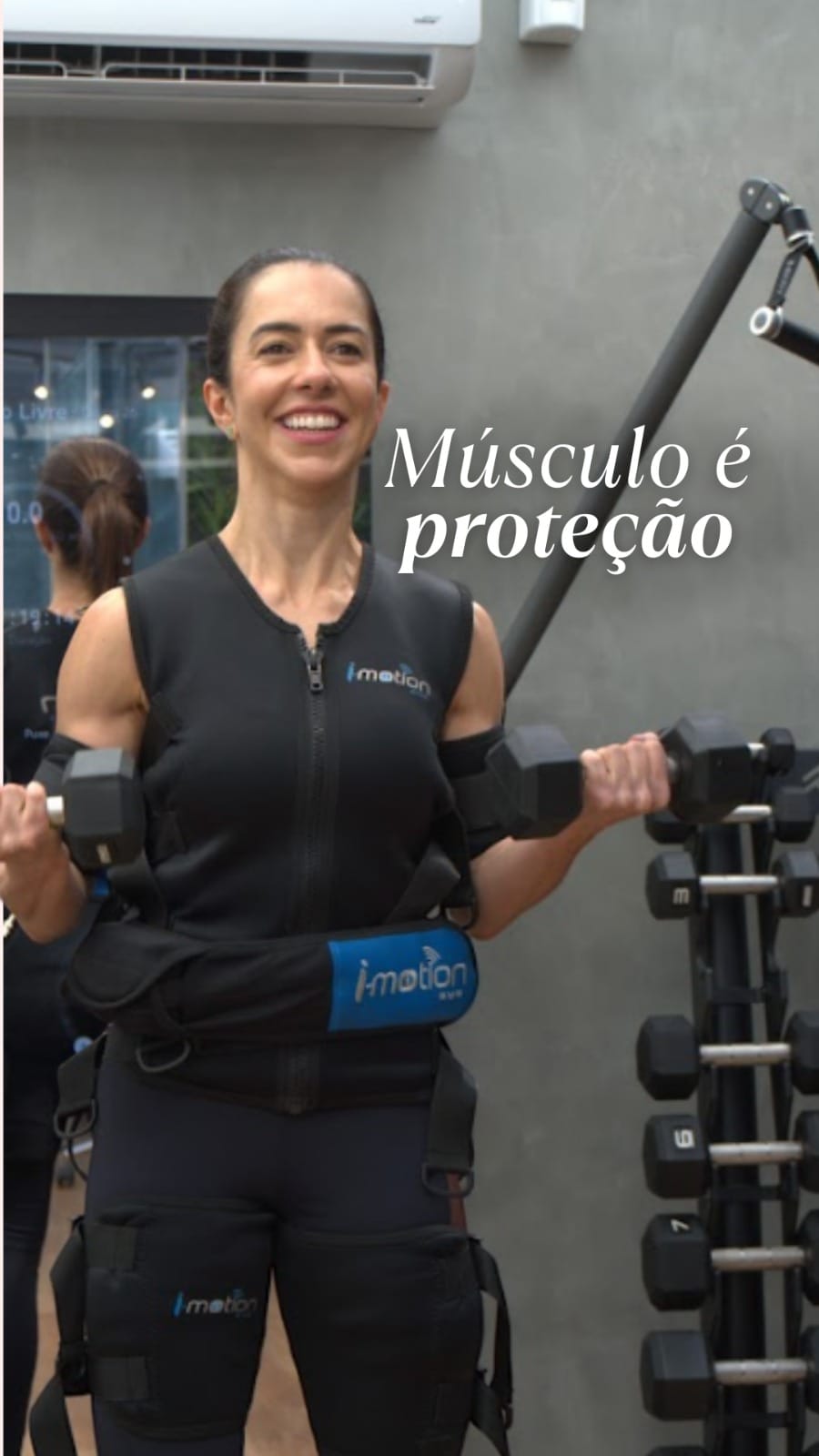 Post 10 by Larissa Monteiro on Instagram (video)