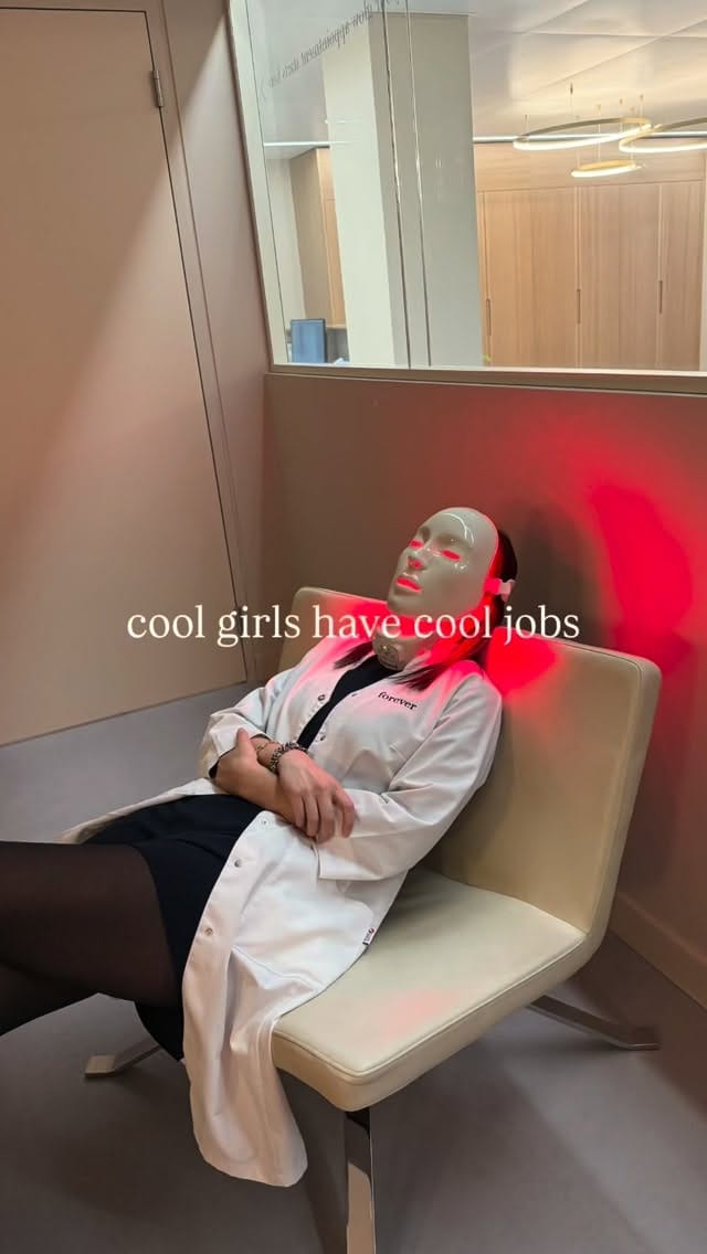 Post 3 by Forever Institut | Premier centre de médecine esthétique suisse on Instagram (video)