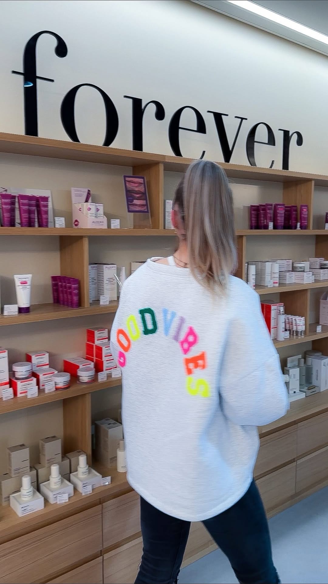 Post 6 by Forever Institut | Premier centre de médecine esthétique suisse on Instagram (video)