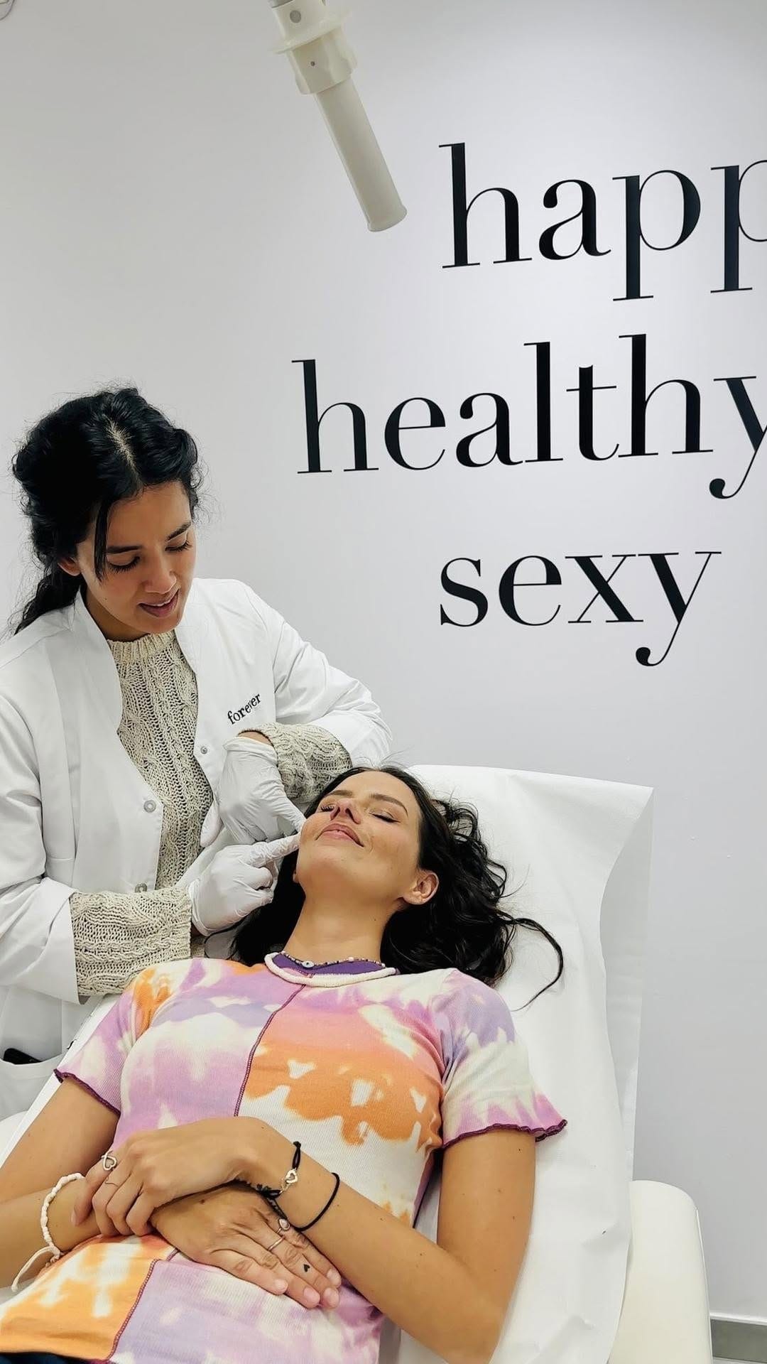 Post 10 by Forever Institut | Premier centre de médecine esthétique suisse on Instagram (video)