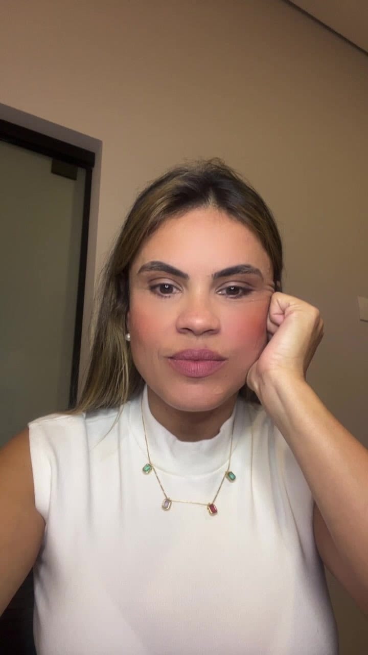 Post 10 by Dra Graziele Nobrega on Instagram (video)