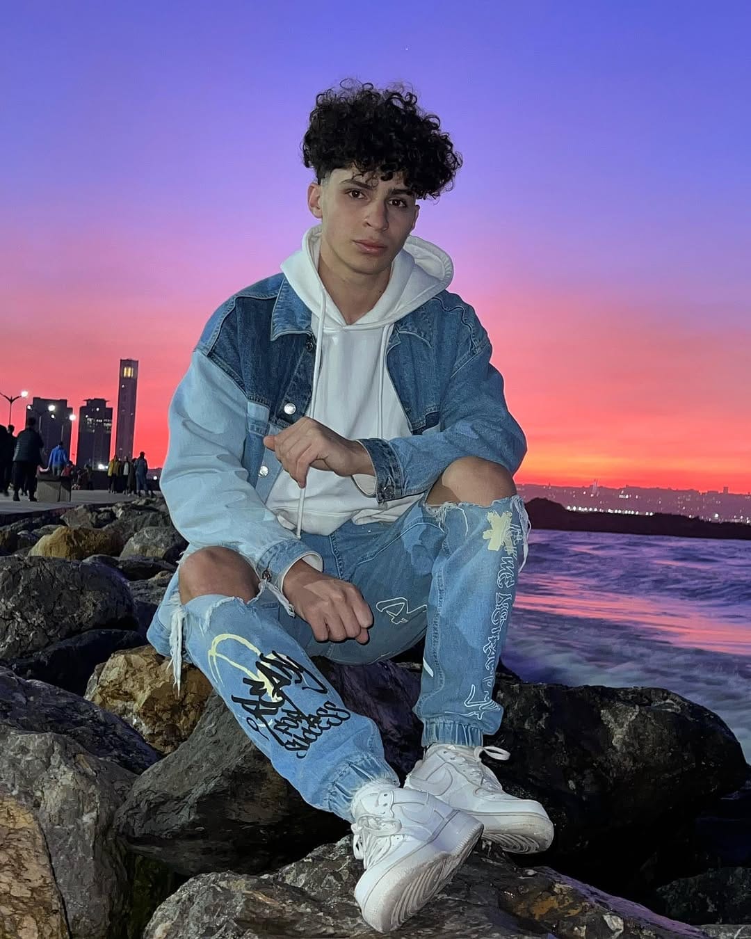 Post 5 by nazim raouraoua on Instagram (carousel)