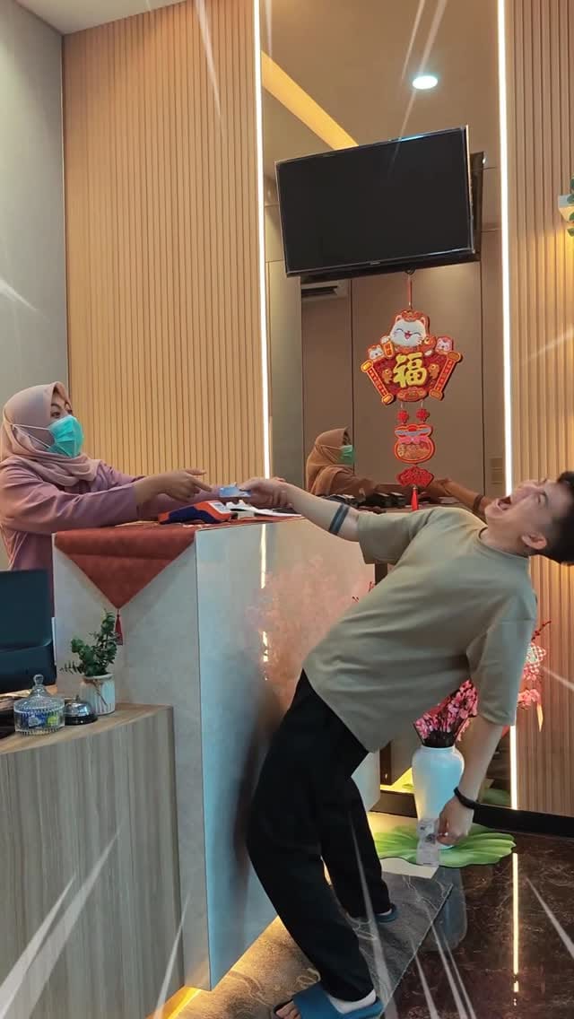 Post 6 by Dr. Fhan | Dokter Gigi on Instagram (video)