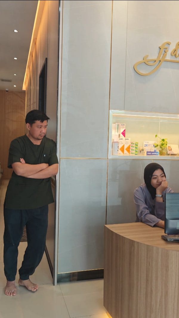 Post 10 by Dr. Fhan | Dokter Gigi on Instagram (video)