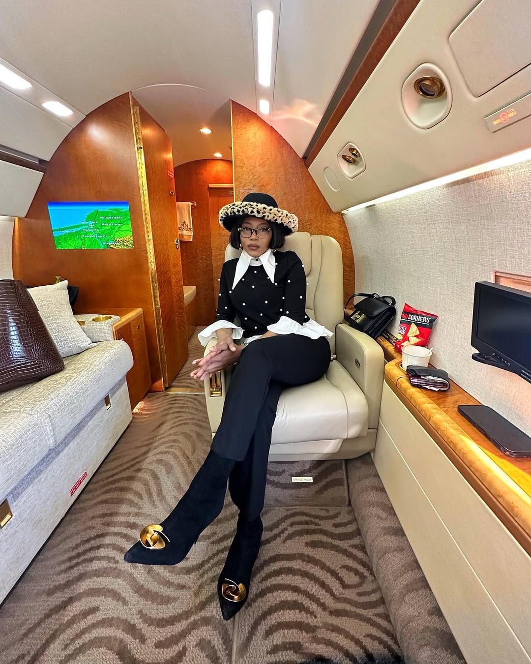 Post 9 by Estelle Valencia Kwin Penda on Instagram (carousel)