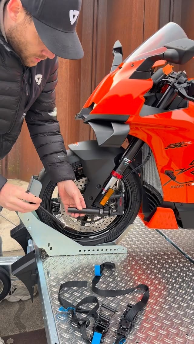 Post 1 by EILZURR®️ | Das Motorrad-Verzurrsystem on Instagram (video)