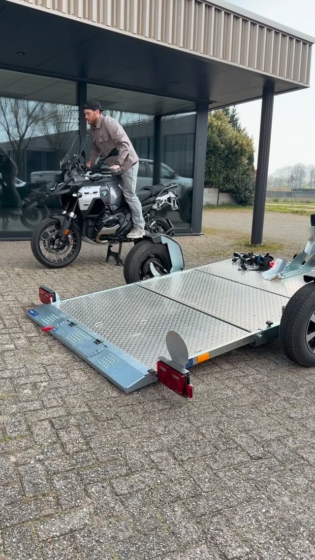 Post 6 by EILZURR®️ | Das Motorrad-Verzurrsystem on Instagram (video)