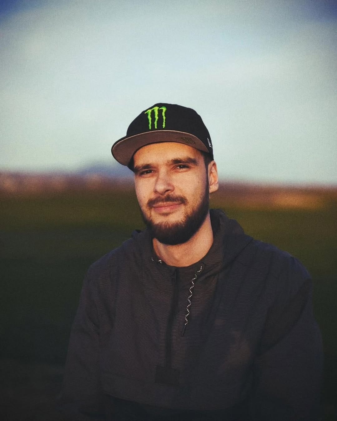Post 7 by Daniel Olah on Instagram (image)