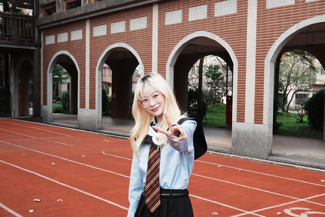 Post 6 by @luyee_10.04 on Instagram (carousel)