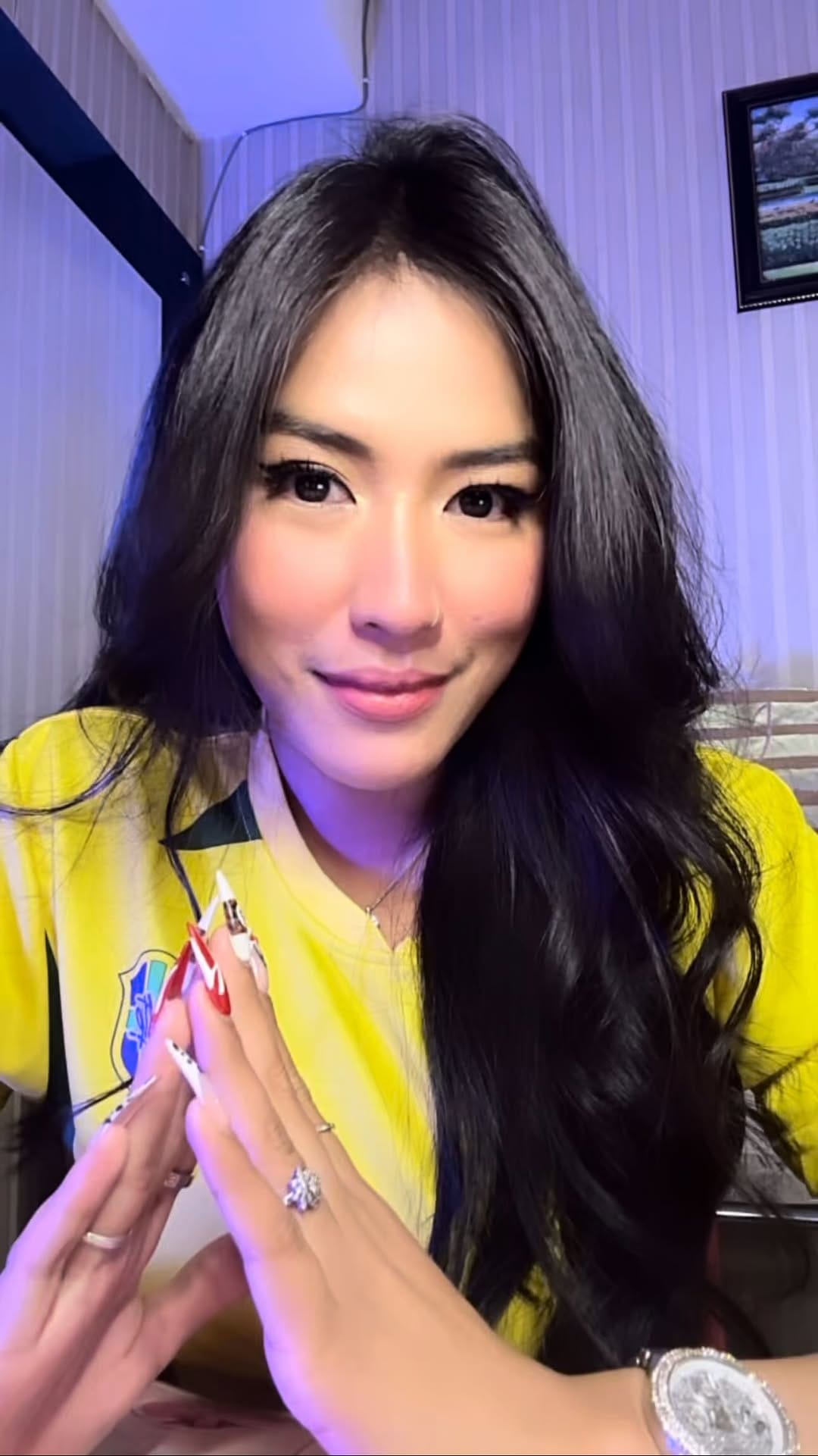 Post 4 by Mayli Abigail on Instagram (video)