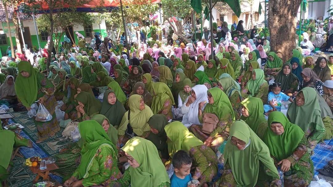 Post 4 by Muslimat Nahdlatul Ulama on Instagram (carousel)