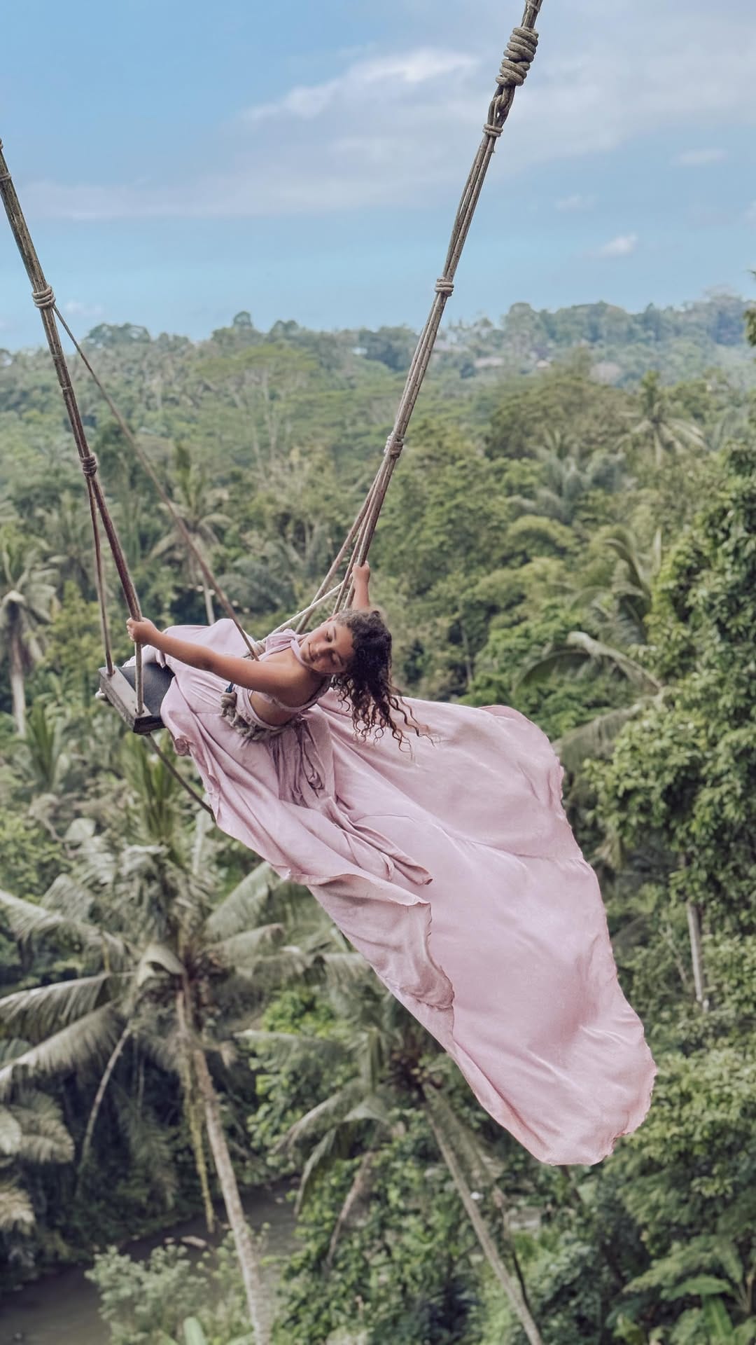 Post 4 by Rosi and Baby Vee on Instagram (video)