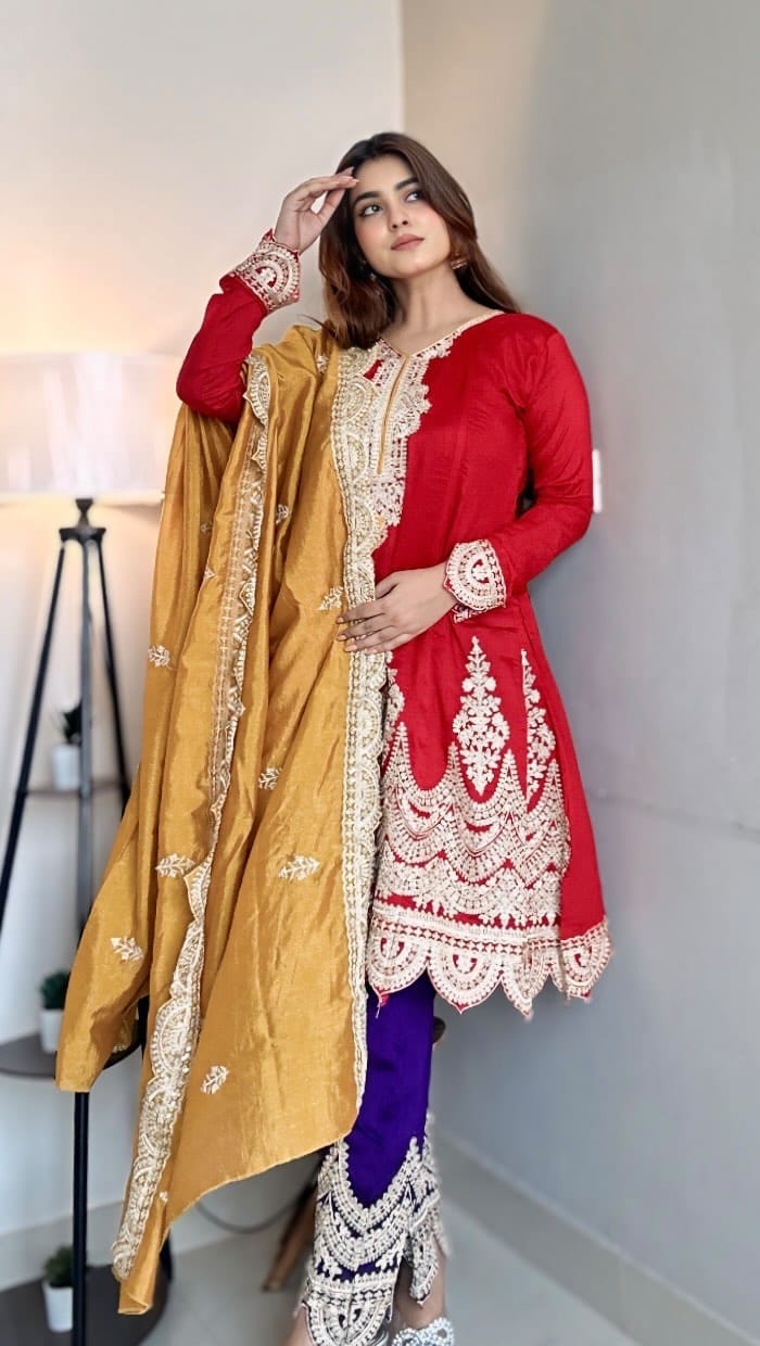 Post 1 by Bahuji Ethnicwear shop on Instagram (video)