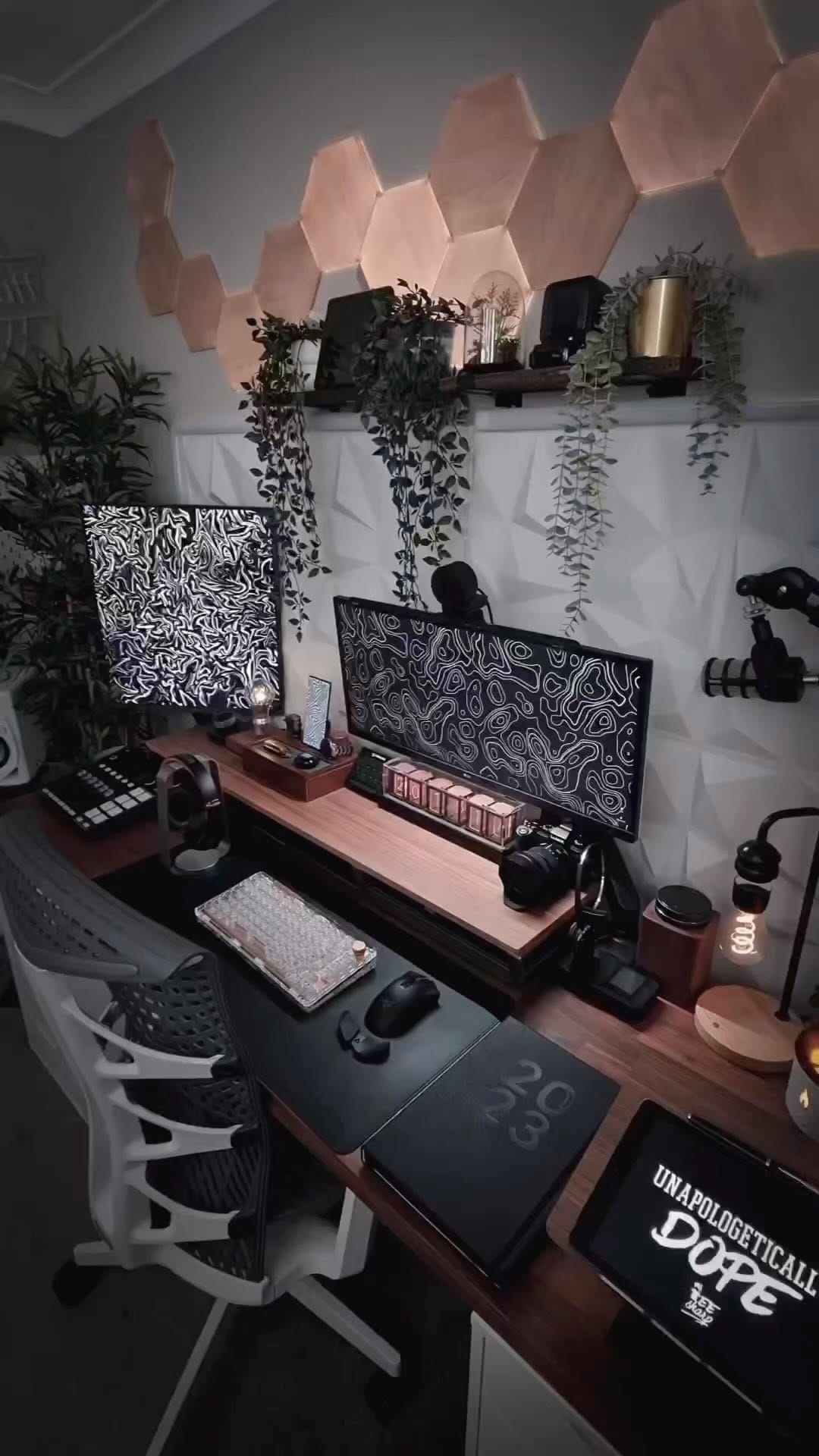 Post 6 by Revendum ® on Instagram (video)