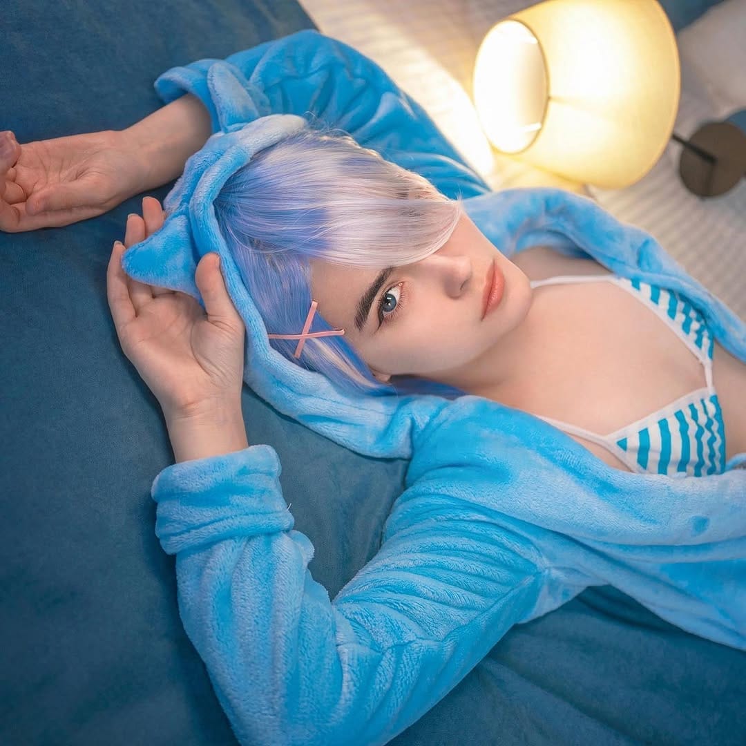 Post 3 by ALEKSANDRA LERMAN on Instagram (image)