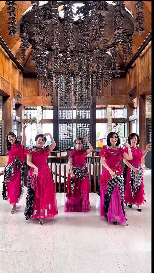 Post 9 by U & C O U T U R E on Instagram (video)