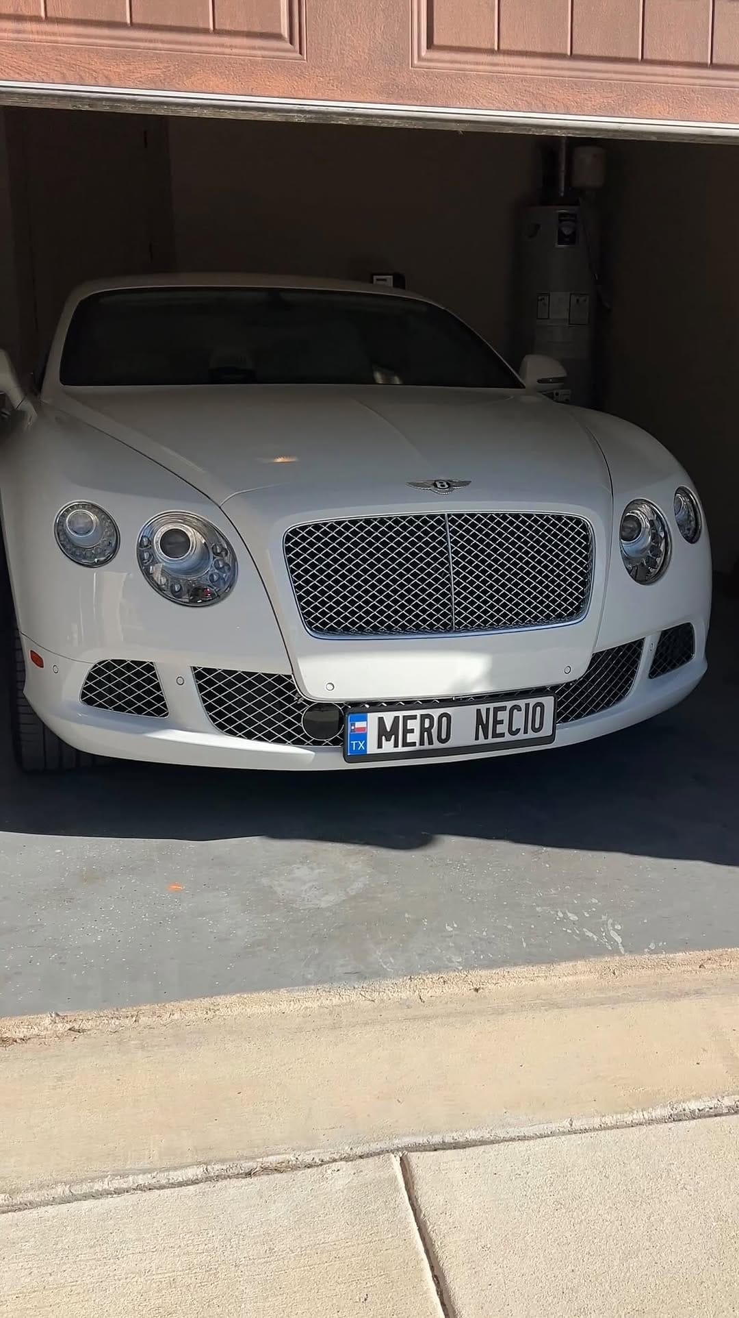 Post 7 by ZEUS. El Mero Necio on Instagram (video)