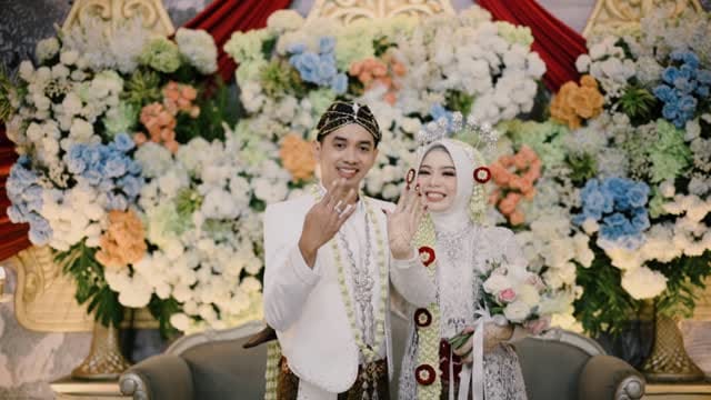 Post 1 by AMPHOTO | WEDDING - PREWEDDING SEMARANG on Instagram (video)
