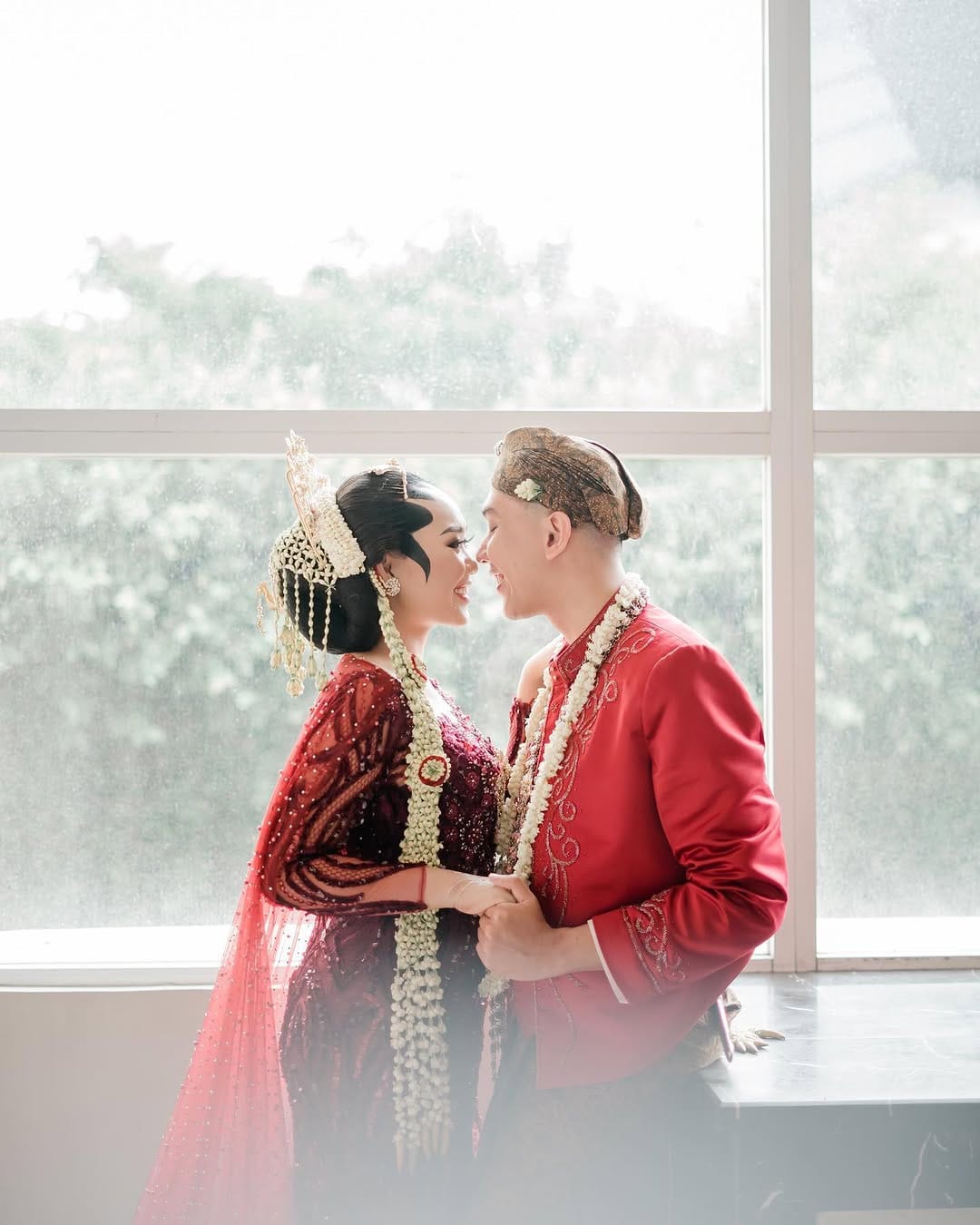 Post 8 by AMPHOTO | WEDDING - PREWEDDING SEMARANG on Instagram (carousel)