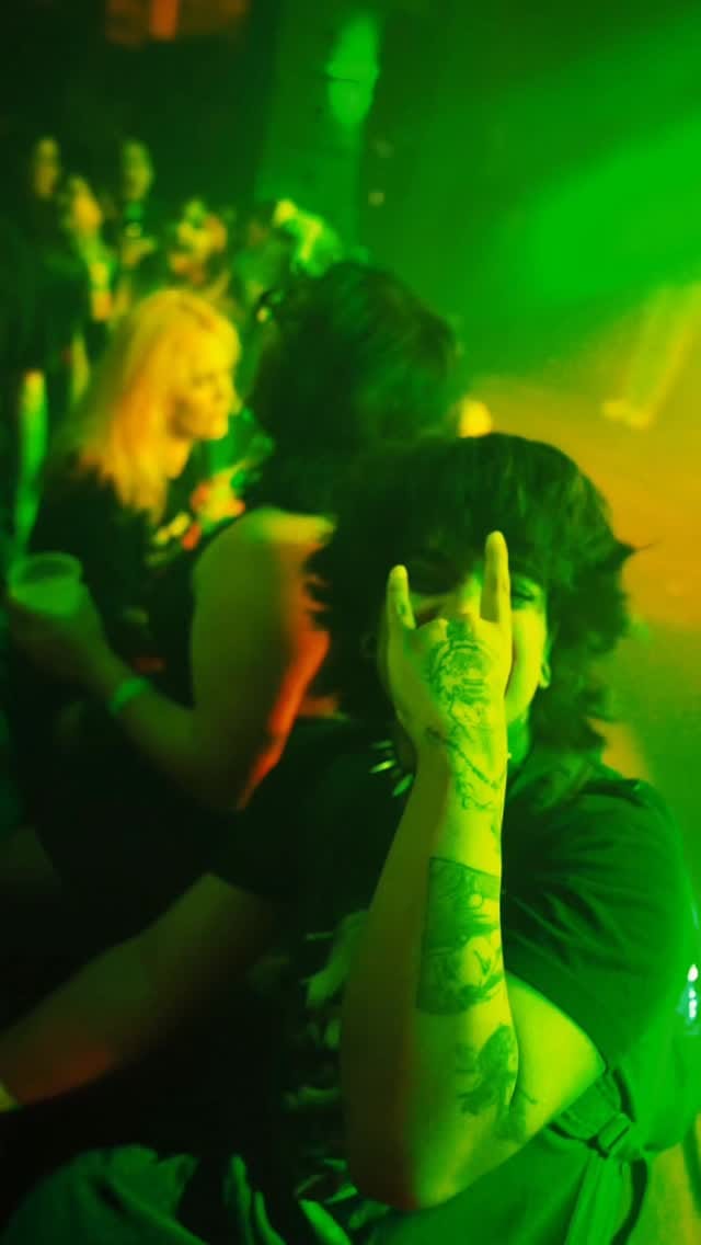 Post 3 by Bencore on Instagram (video)