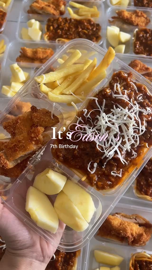 Post 1 by Tahu isi Tahu Walik Sop Merah Garang Asem on Instagram (video)