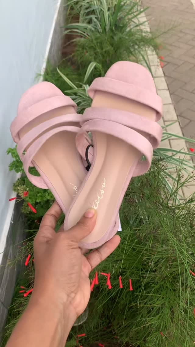 Post 3 by Boujee Chic on Instagram (video)