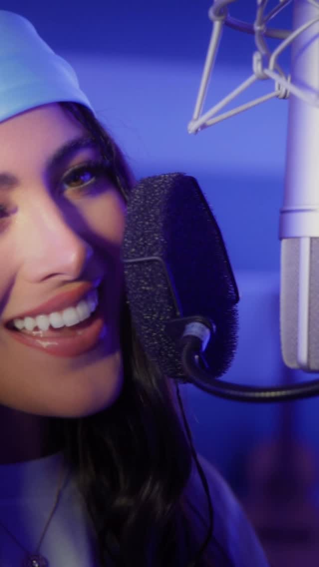 Post 8 by Daniela Benchiq on Instagram (video)