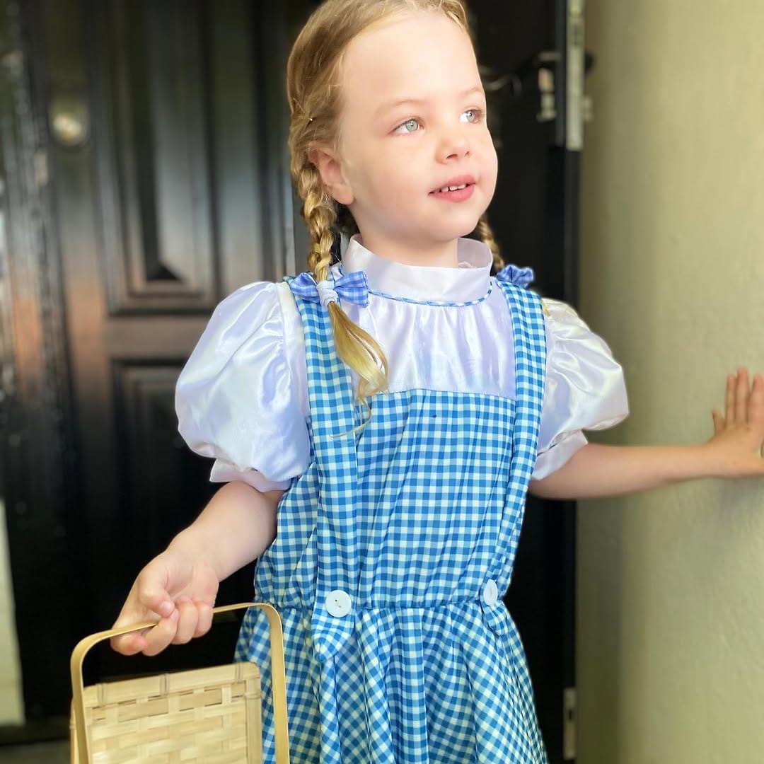 Post 8 by LADY PENELOPE on Instagram (carousel)